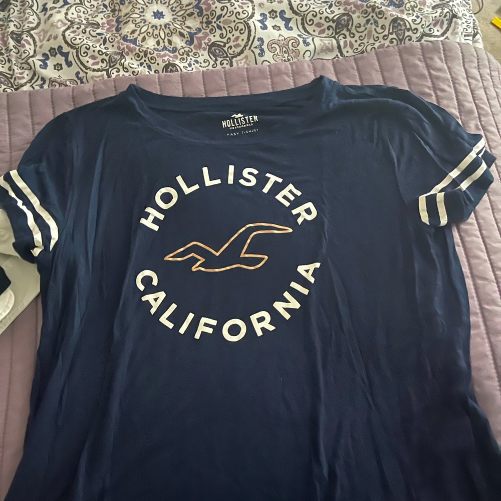 hollister flowy tshirt